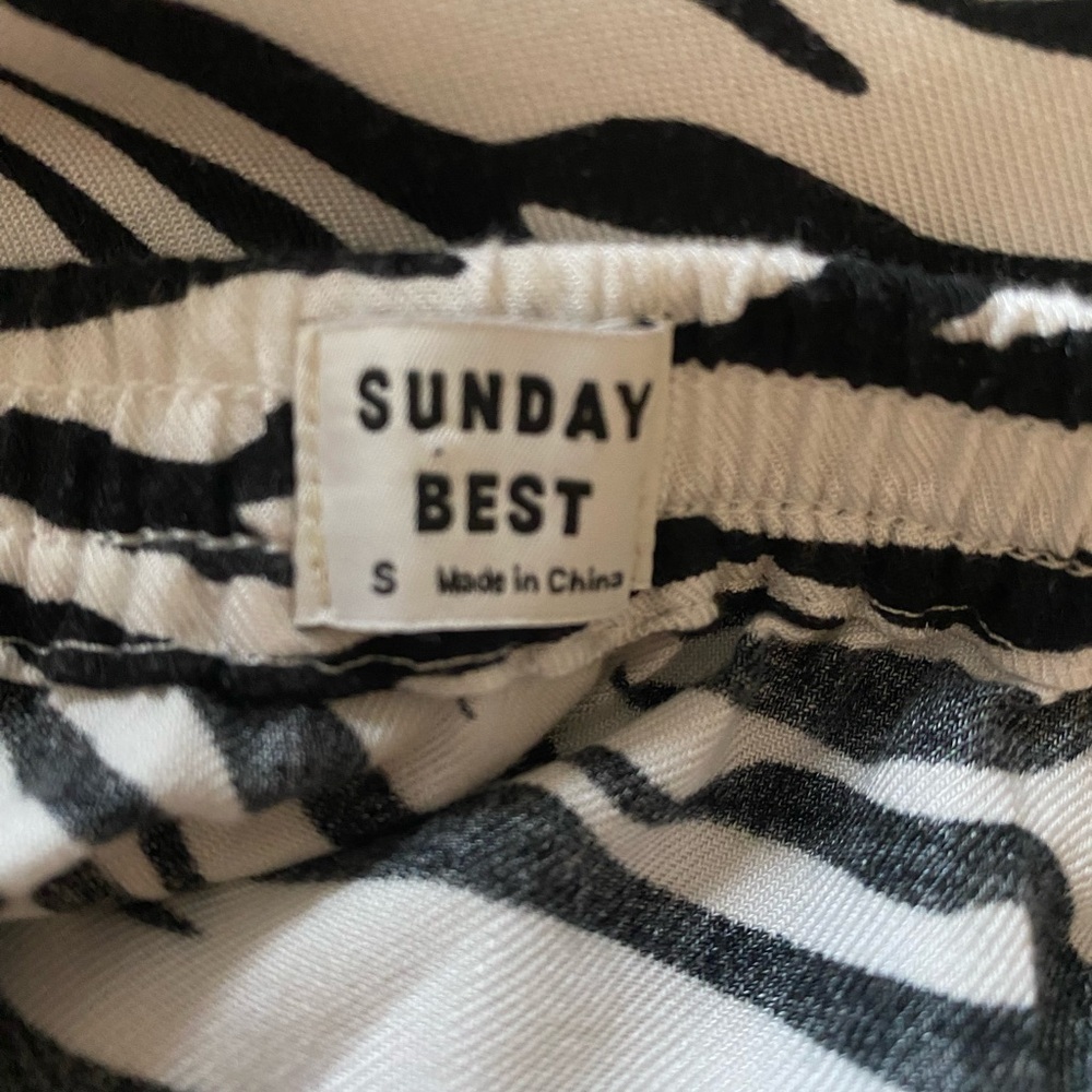 Aritzia Sunday Best Romper Zerbra Pattern Size S - Picture 4 of 5